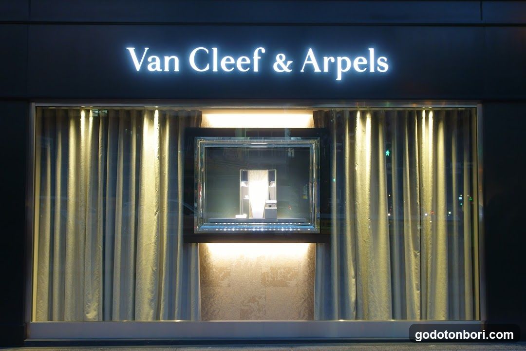 Van Cleef & Arpels (Osaka - Shinsaibashi) ヴァン クリーフ＆アーペル 心斎橋店