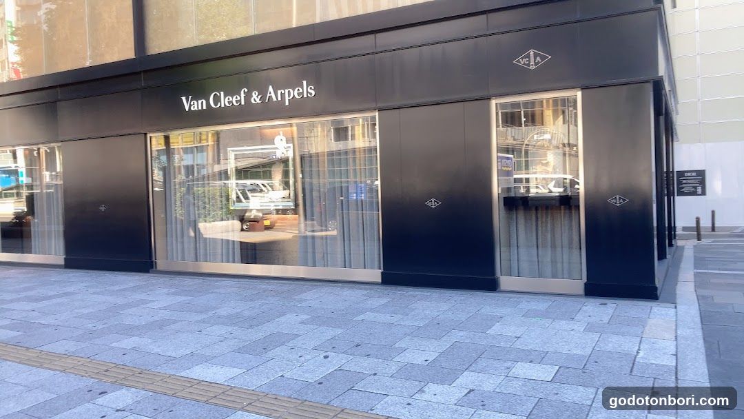 Van Cleef & Arpels (Osaka - Shinsaibashi) ヴァン クリーフ＆アーペル 心斎橋店