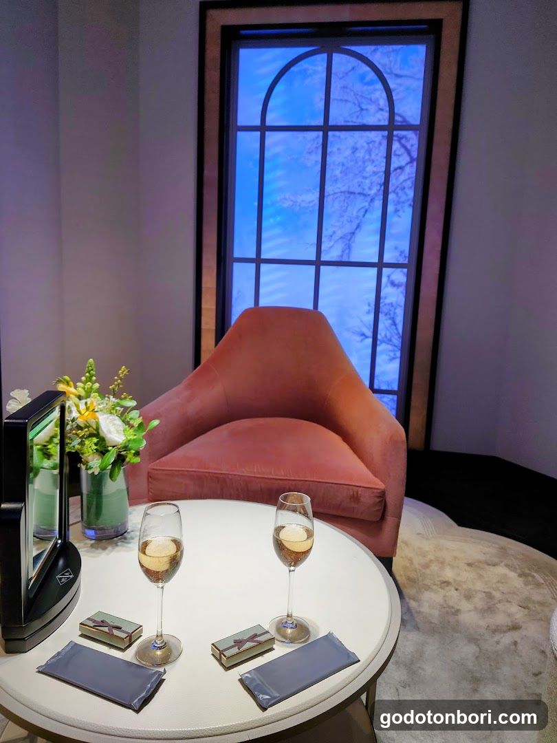 Van Cleef & Arpels (Osaka - Shinsaibashi) ヴァン クリーフ＆アーペル 心斎橋店