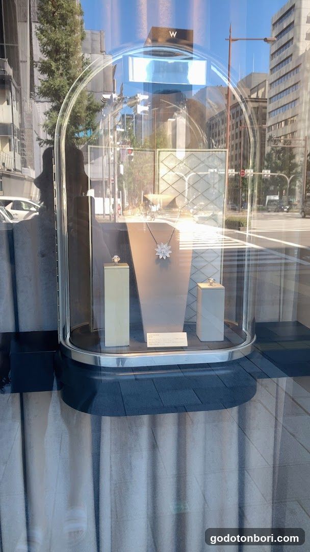 Van Cleef & Arpels (Osaka - Shinsaibashi) ヴァン クリーフ＆アーペル 心斎橋店