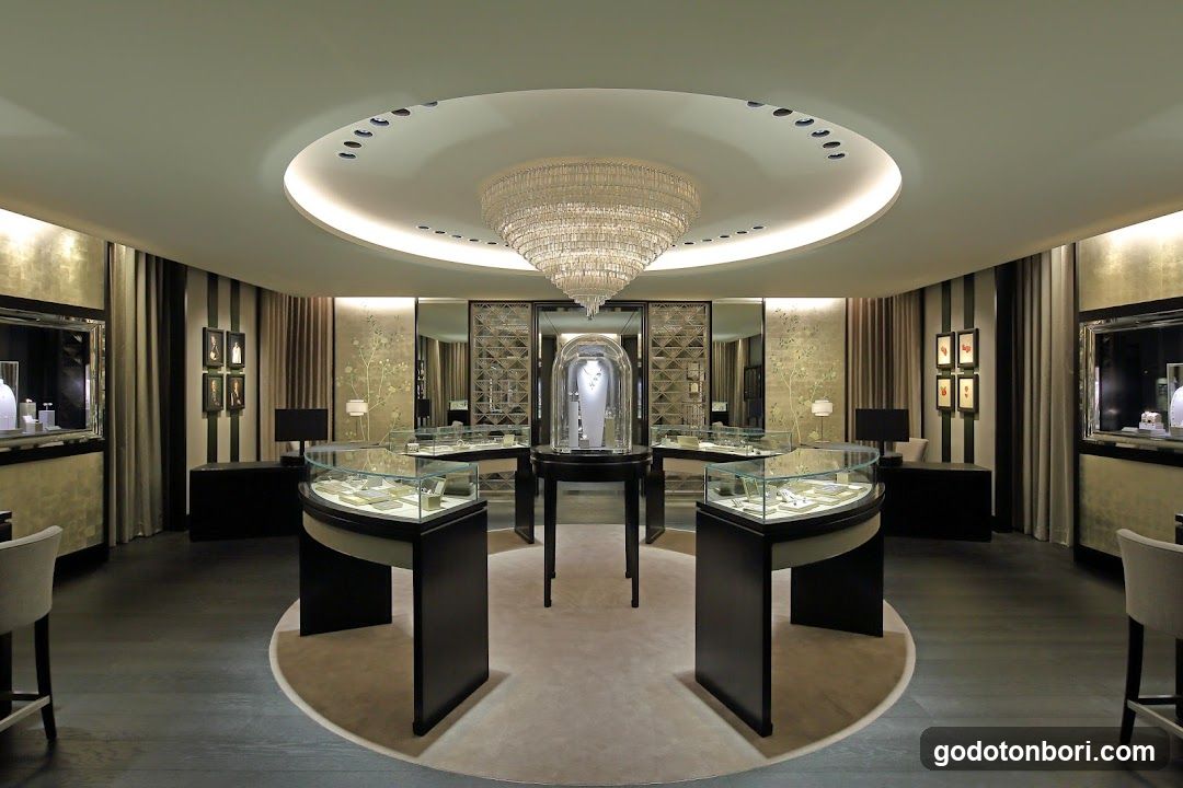 Van Cleef & Arpels (Osaka - Shinsaibashi) ヴァン クリーフ＆アーペル 心斎橋店
