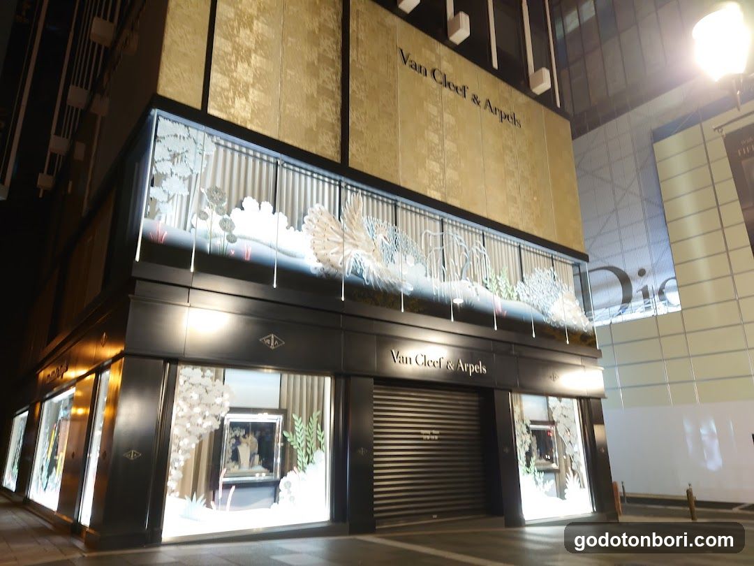 Van Cleef & Arpels (Osaka - Shinsaibashi) ヴァン クリーフ＆アーペル 心斎橋店