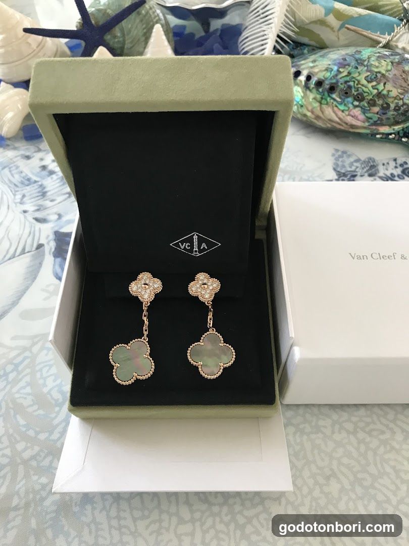 Van Cleef & Arpels (Osaka - Shinsaibashi) ヴァン クリーフ＆アーペル 心斎橋店