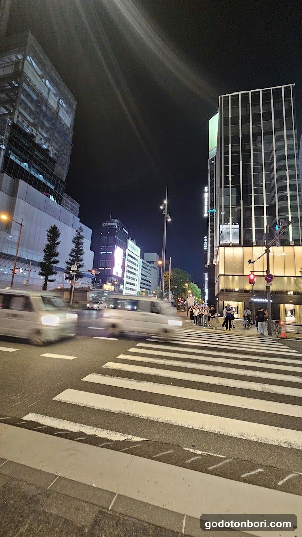 Van Cleef & Arpels (Osaka - Shinsaibashi) ヴァン クリーフ＆アーペル 心斎橋店