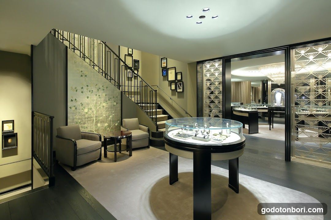 Van Cleef & Arpels (Osaka - Shinsaibashi) ヴァン クリーフ＆アーペル 心斎橋店
