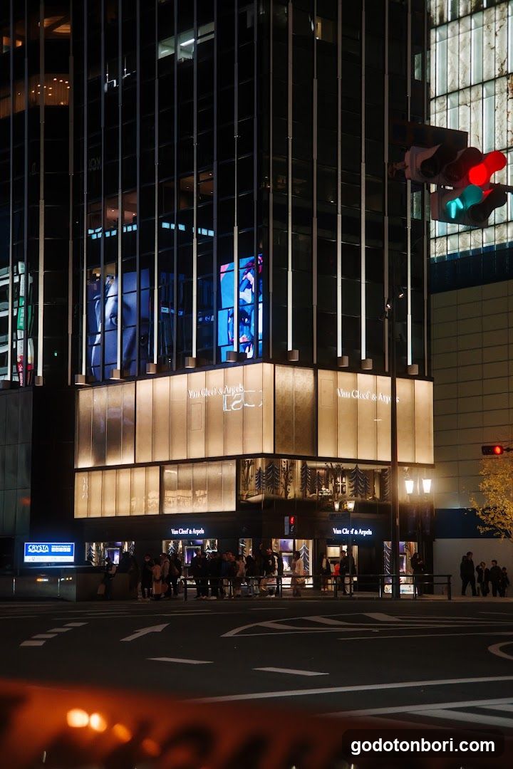 Van Cleef & Arpels (Osaka - Shinsaibashi) ヴァン クリーフ＆アーペル 心斎橋店