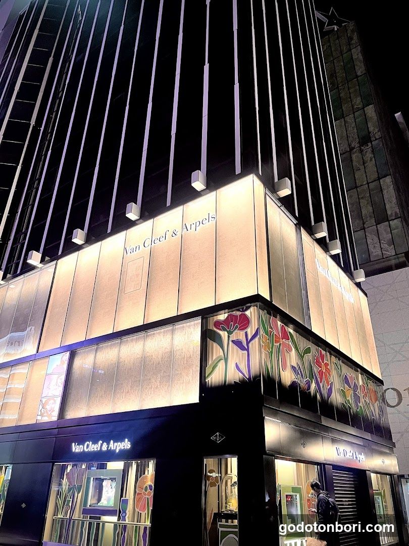 Van Cleef & Arpels (Osaka - Shinsaibashi) ヴァン クリーフ＆アーペル 心斎橋店