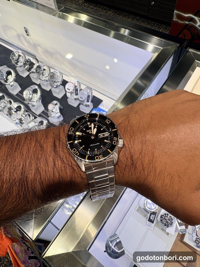 WATCH SQUARE (EDION NAMBA MAIN STORE)