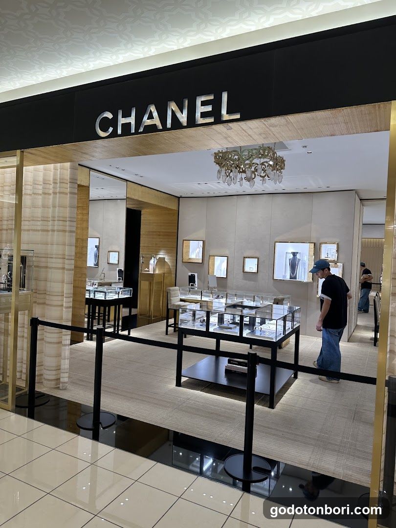 CHANEL Fine Jewelry Daimaru Shinsaibashi Store