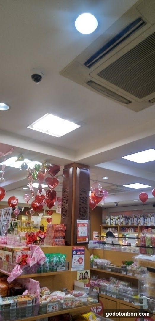 Okashi no Depart Yoshiya Shinsaibashi