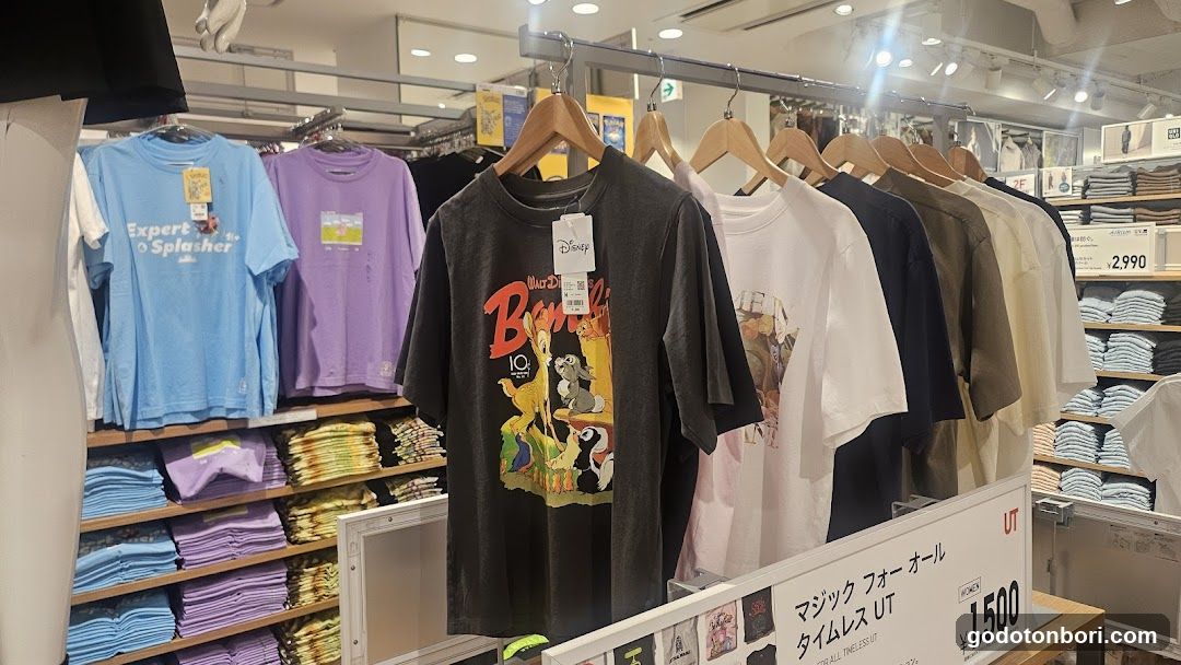 Uniqlo Store Interior Display