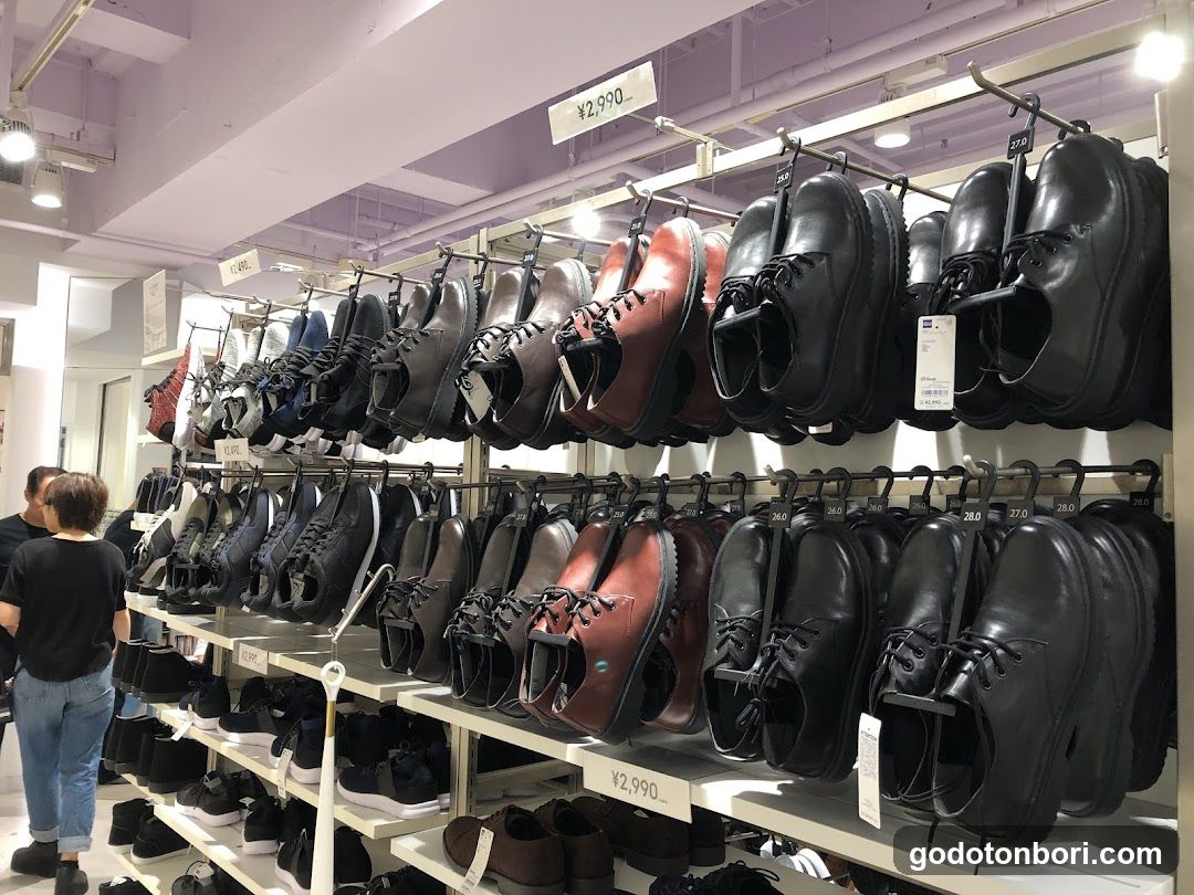 Shoe Store Interior Display