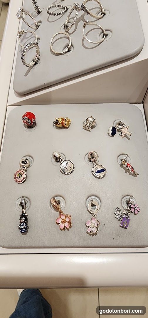 Pandora Shinsaibashi(Pandora 心斎橋店)
