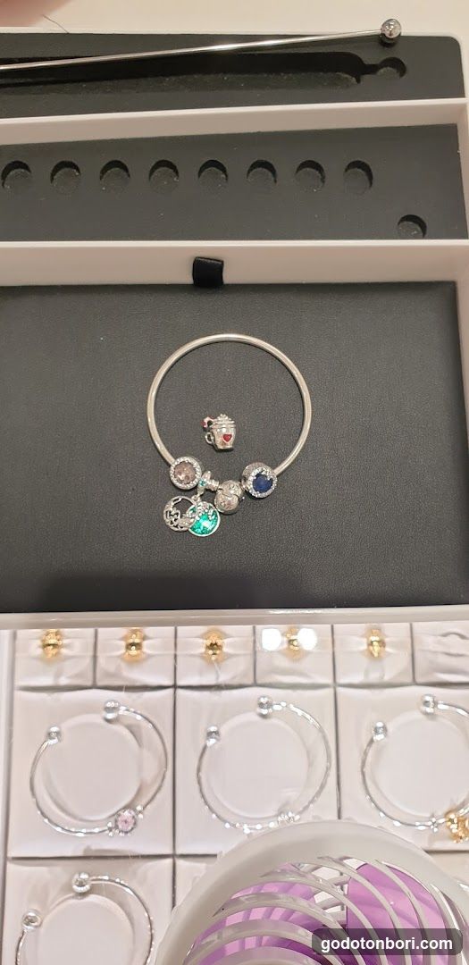 Pandora Shinsaibashi(Pandora 心斎橋店)
