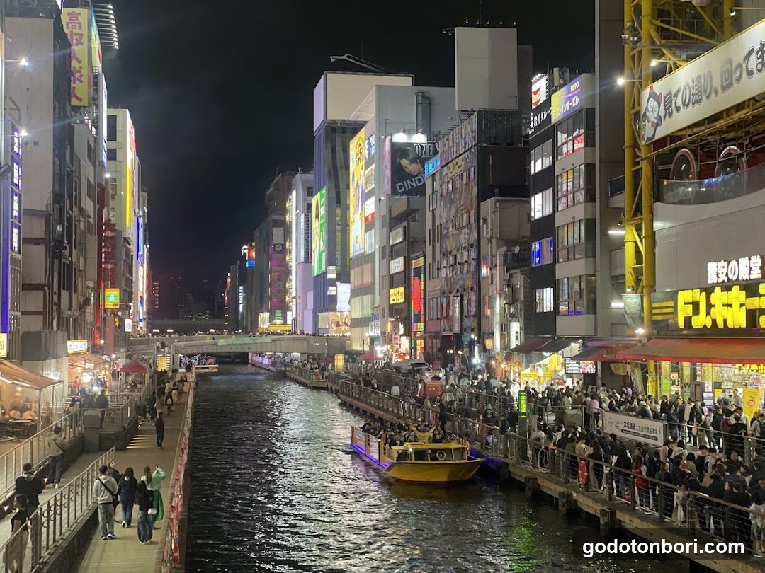 Pirates cruise by Pirates of Osaka