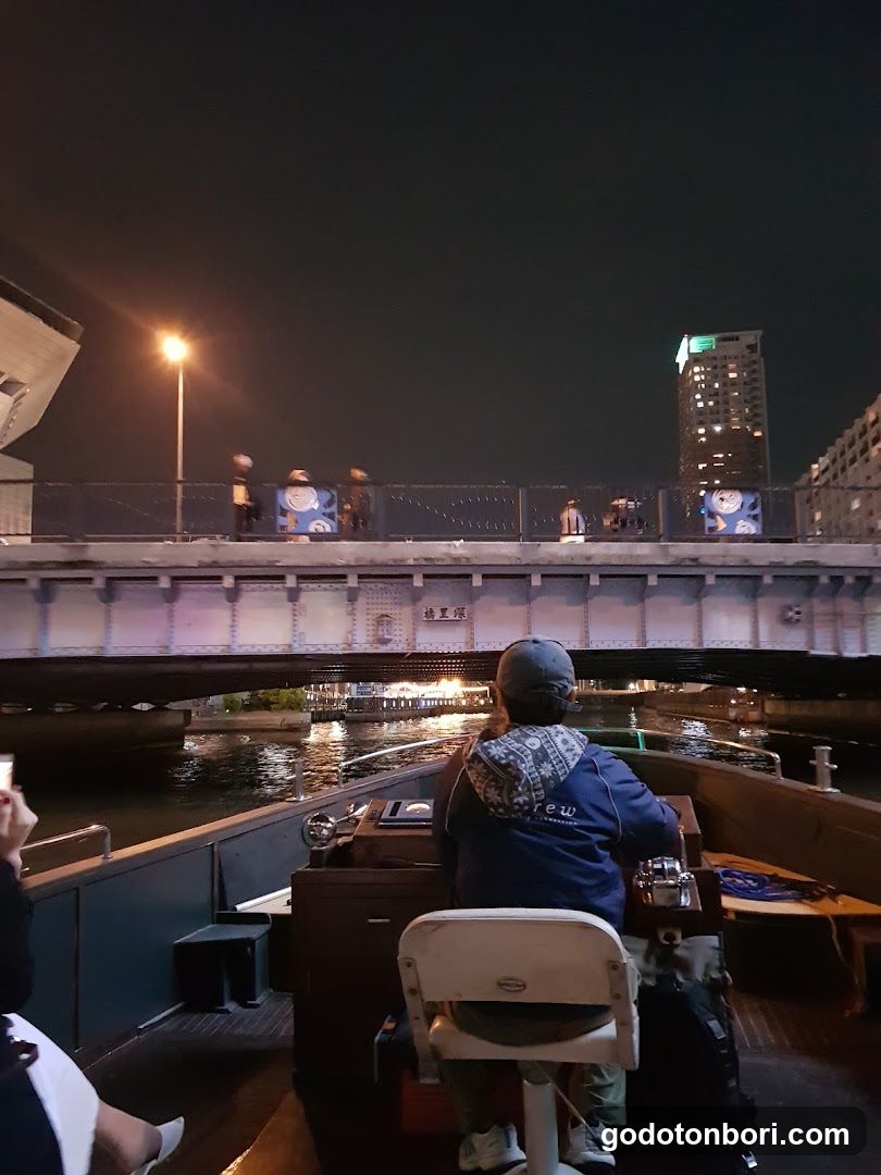 Pirates cruise by Pirates of Osaka
