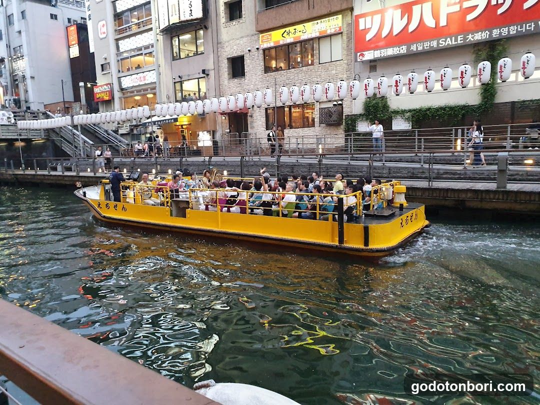 Pirates cruise by Pirates of Osaka