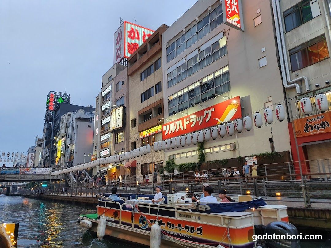 Pirates cruise by Pirates of Osaka