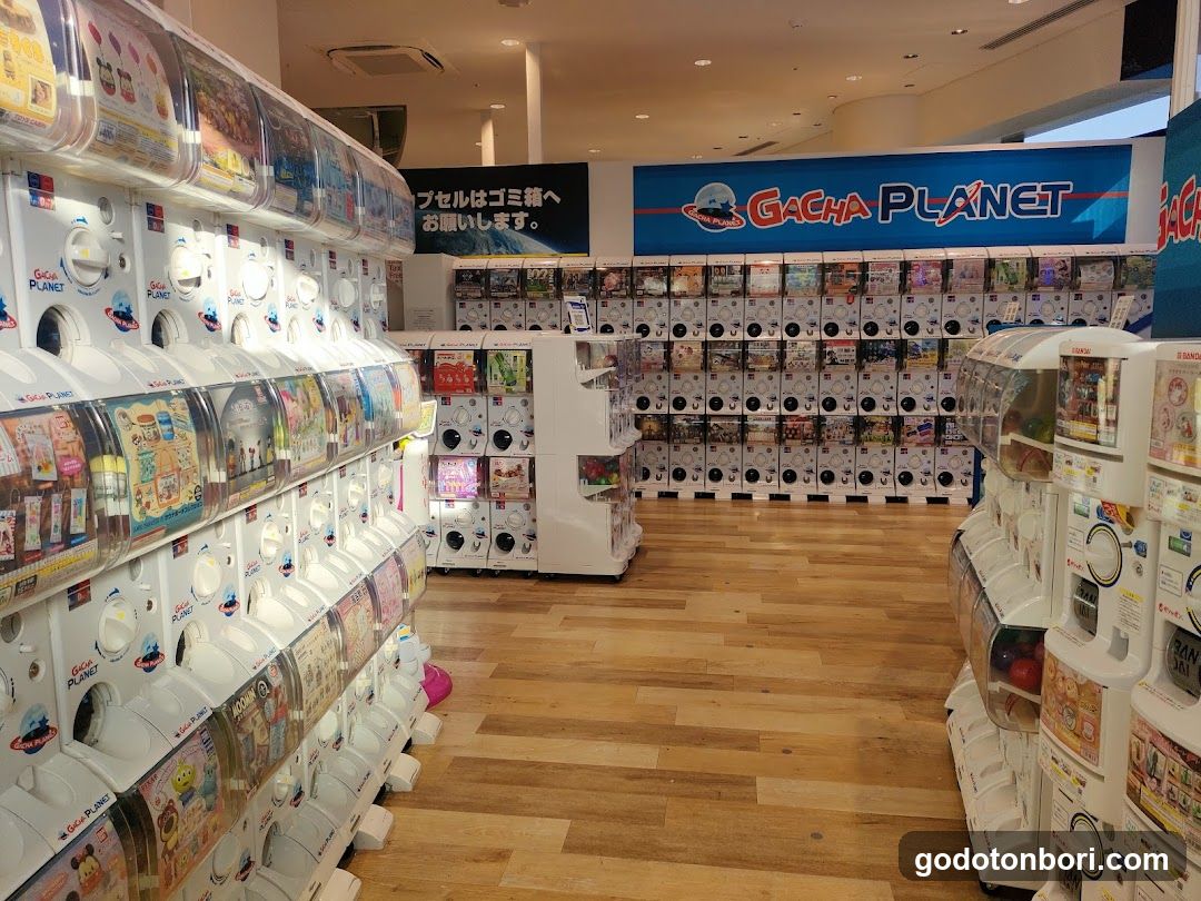 EDION NAMBA MAIN STORE Capsule Toy（Gacha Gacha）Vending Machines