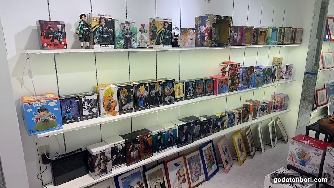 Anime Figures & Pokémon Cards