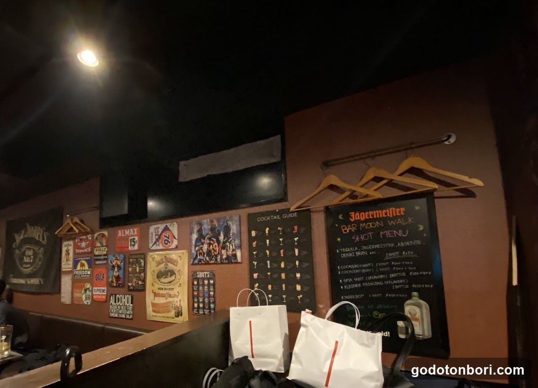 bar moon walk Nanbaten