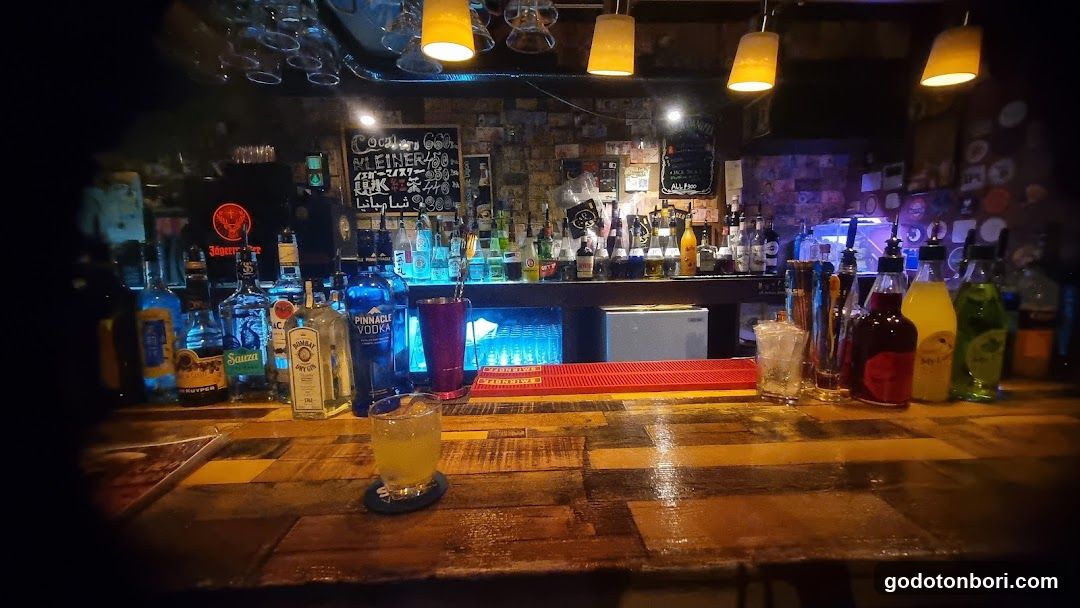 bar moon walk Nanbaten