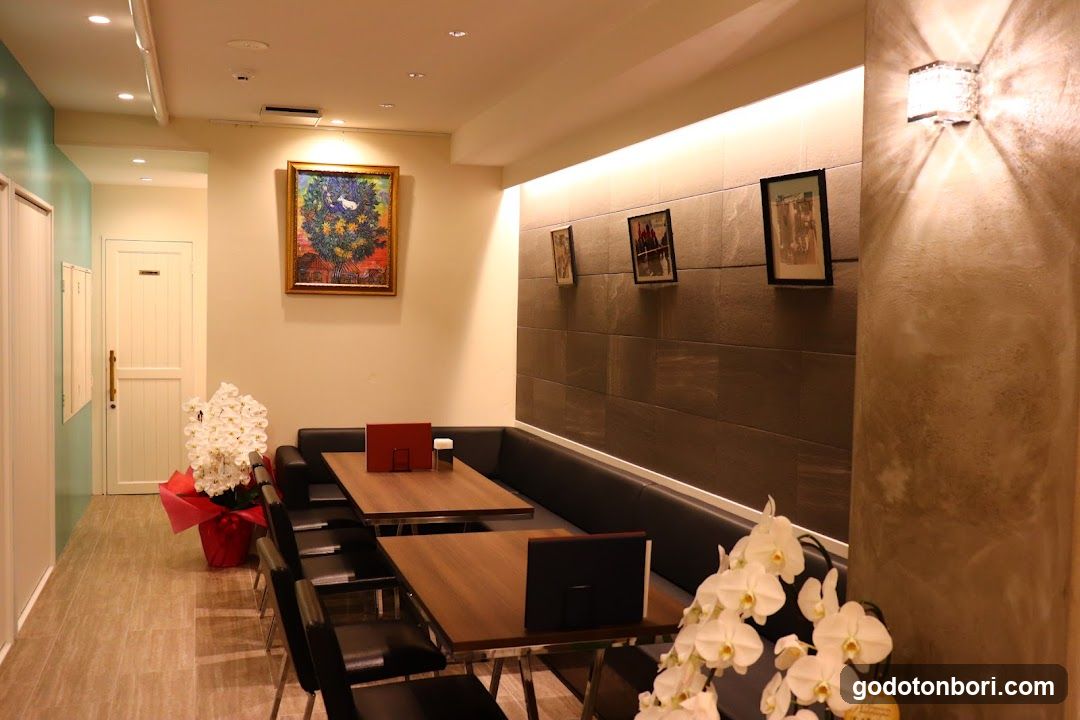 Cafe Dining Liregaro