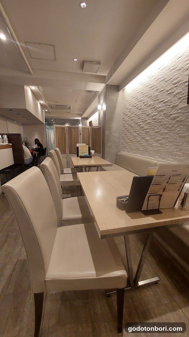 Cafe Dining Liregaro