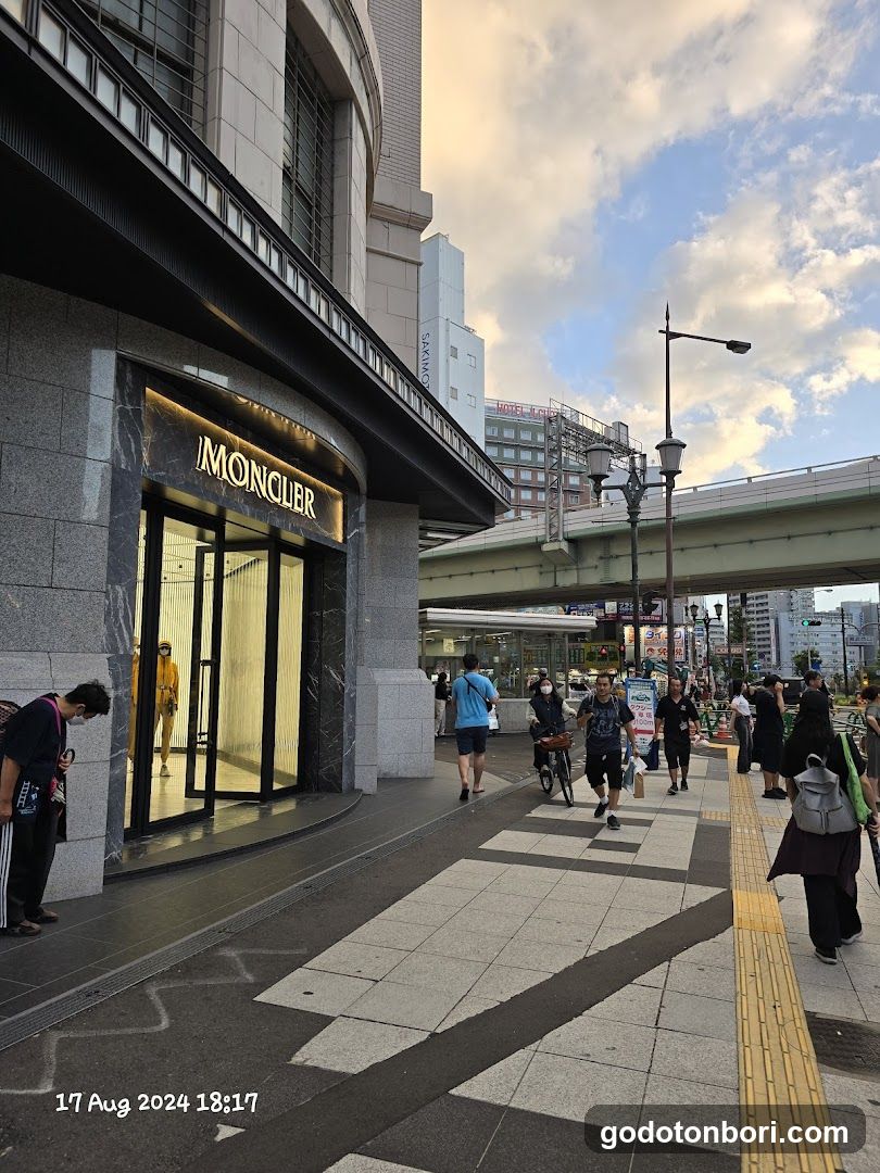 モンクレール 大阪 難波店
