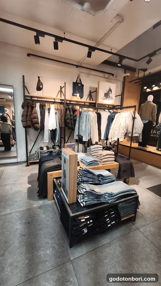 Levi's