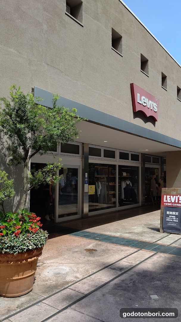 Levi's
