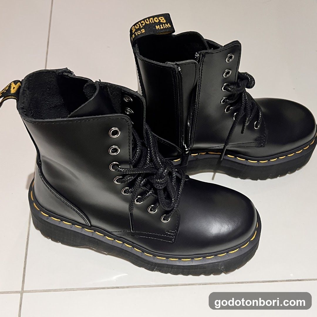 Dr. Martens Namba City