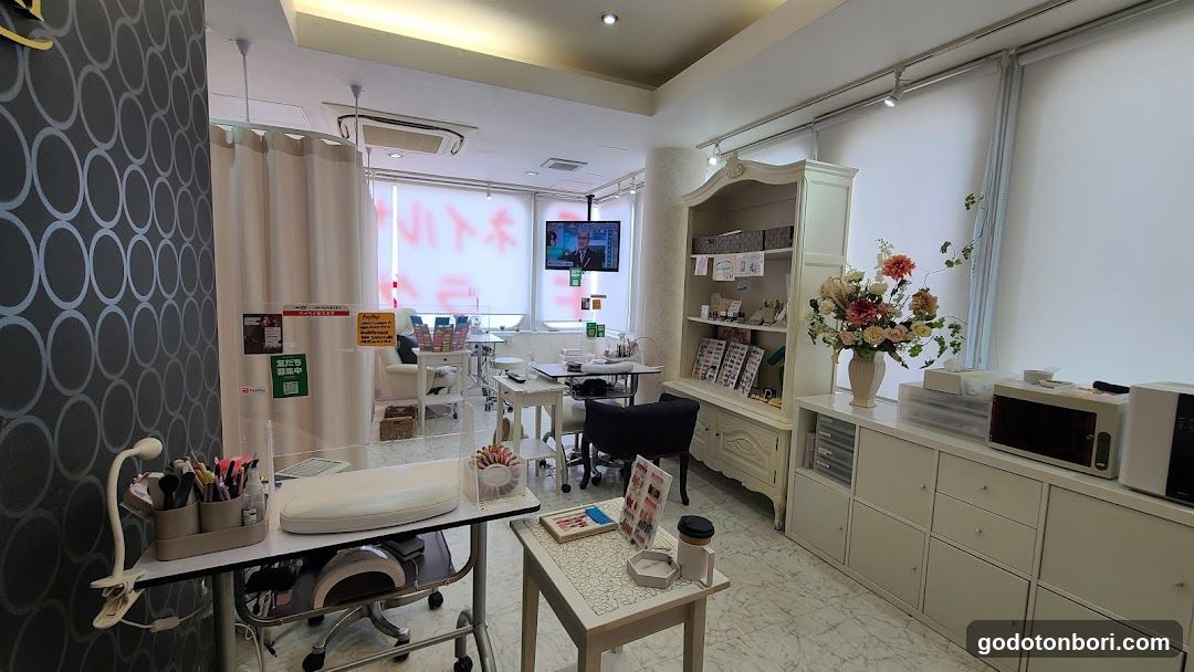 Luxe (Raguze) Nail Salon