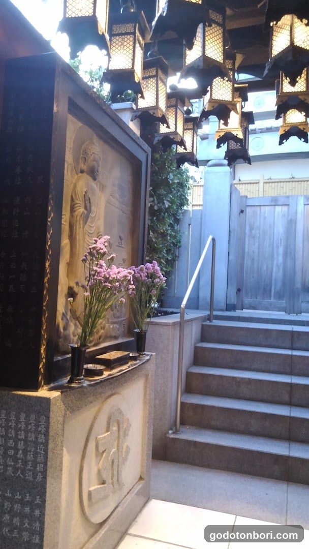 法善寺 ニ河白道堂