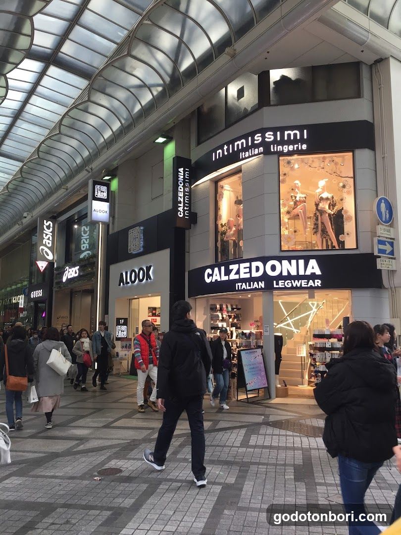 au Style SHINSAIBASHI