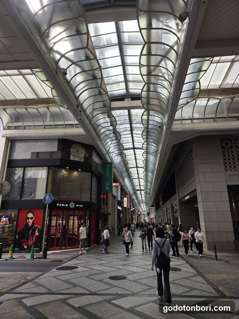 au Style SHINSAIBASHI