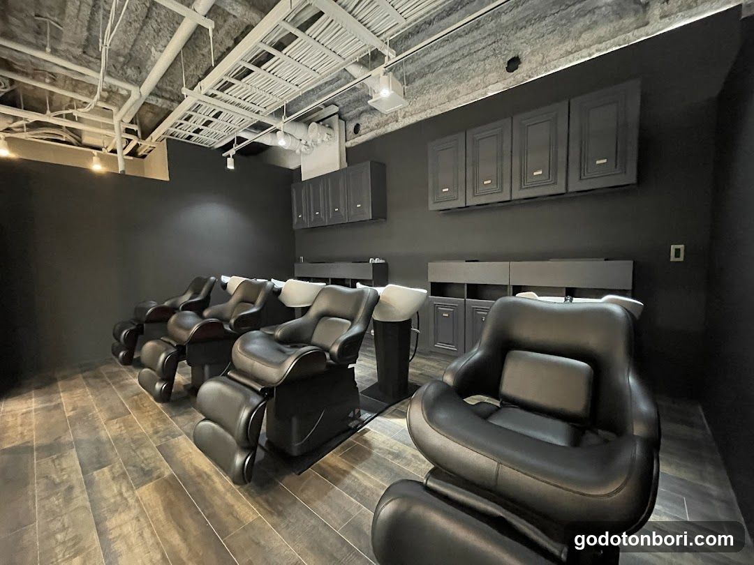 S.BROOM haircaer specialty 難波店