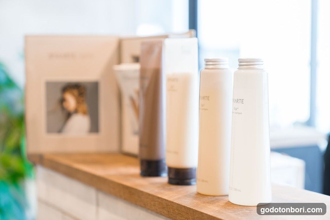 S.BROOM haircaer specialty 難波店