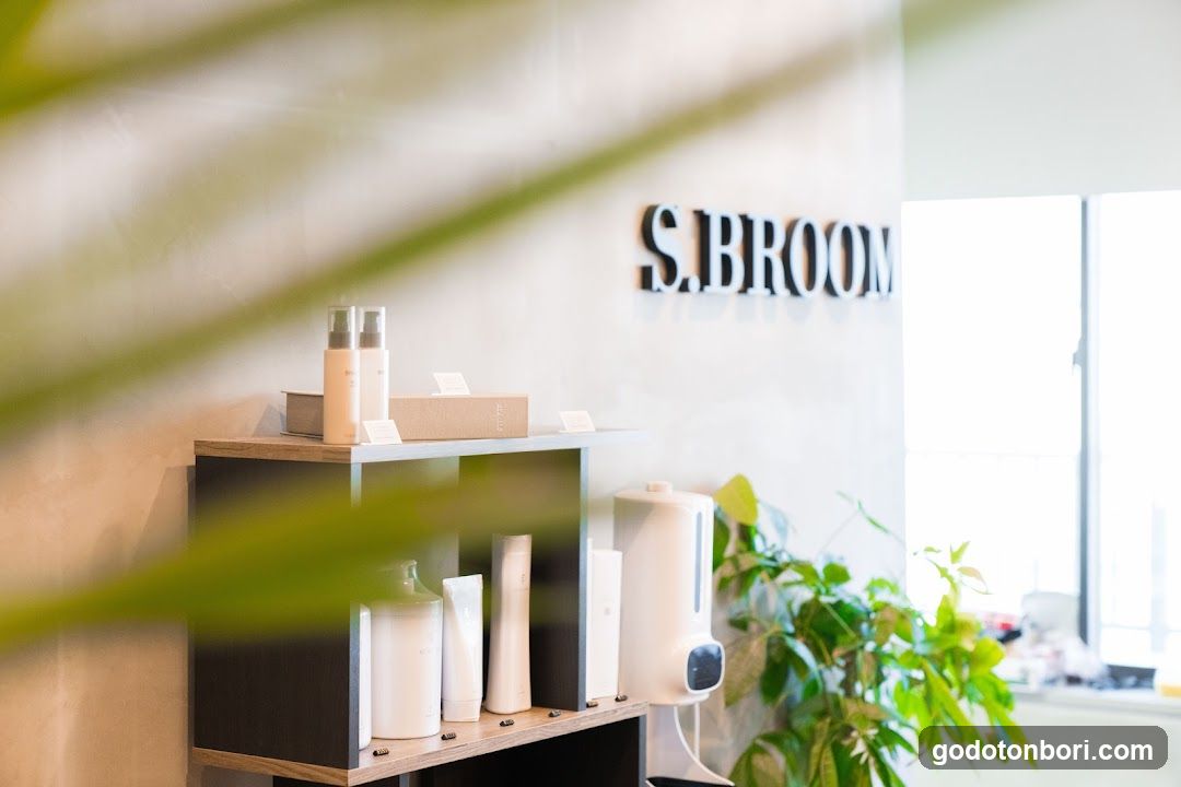 S.BROOM haircaer specialty 難波店 - general