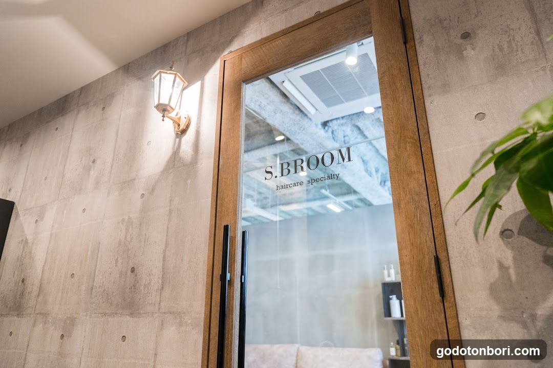 S.BROOM haircaer specialty 難波店 - general