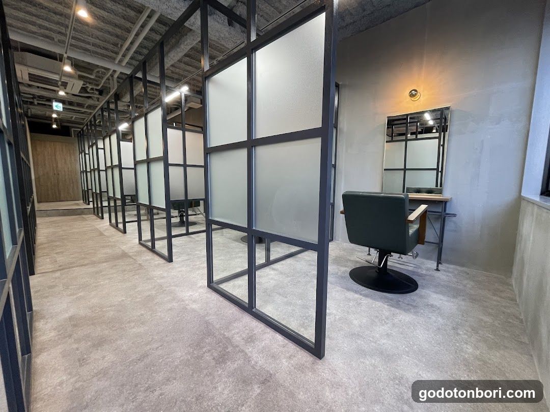 S.BROOM haircaer specialty 難波店 - general
