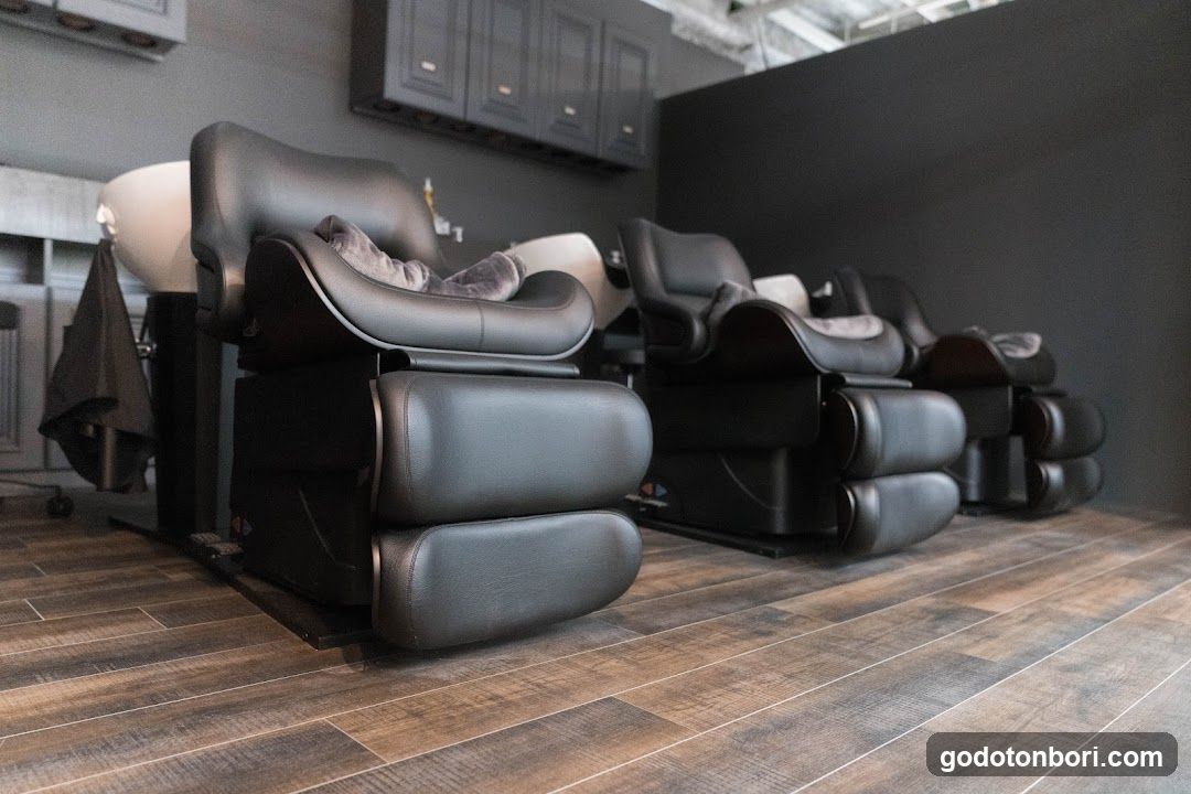 S.BROOM haircaer specialty 難波店 - general