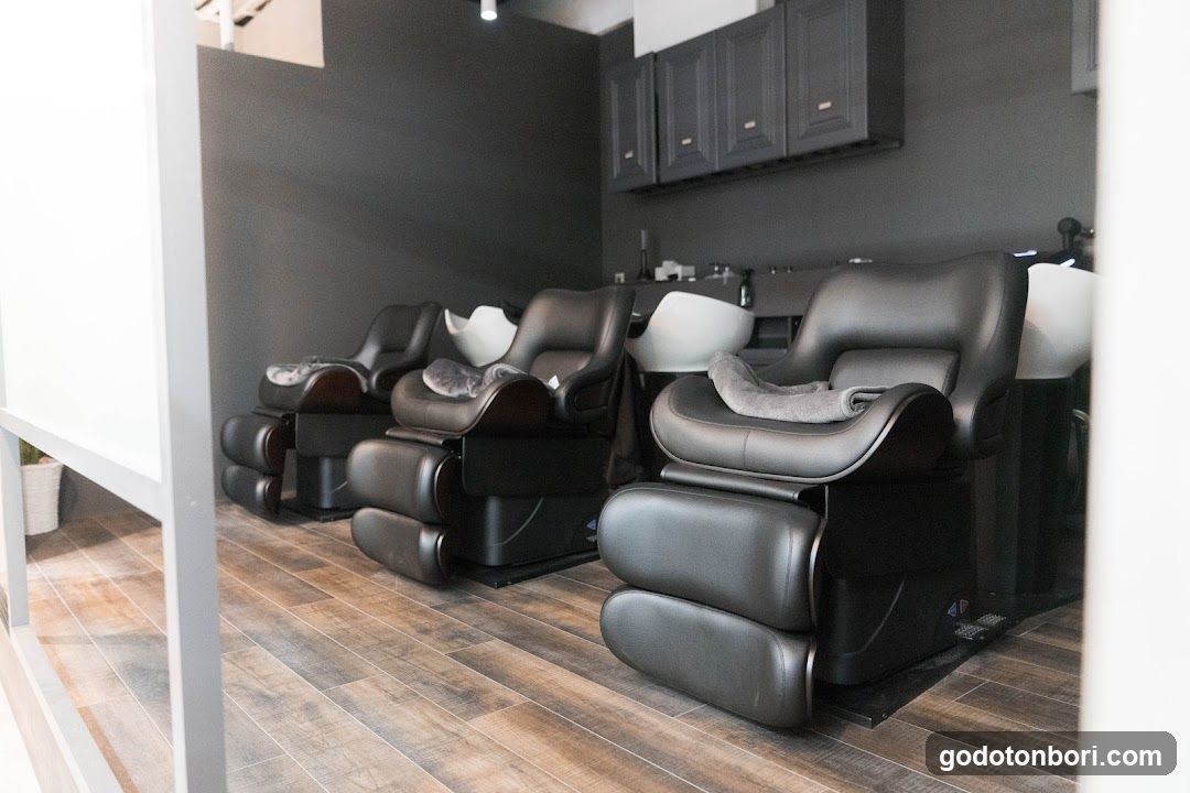 S.BROOM haircaer specialty 難波店 - general