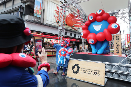 The Expo Comes to Dotonbori: Myakumyaku Monument Lands on the Shopping Street